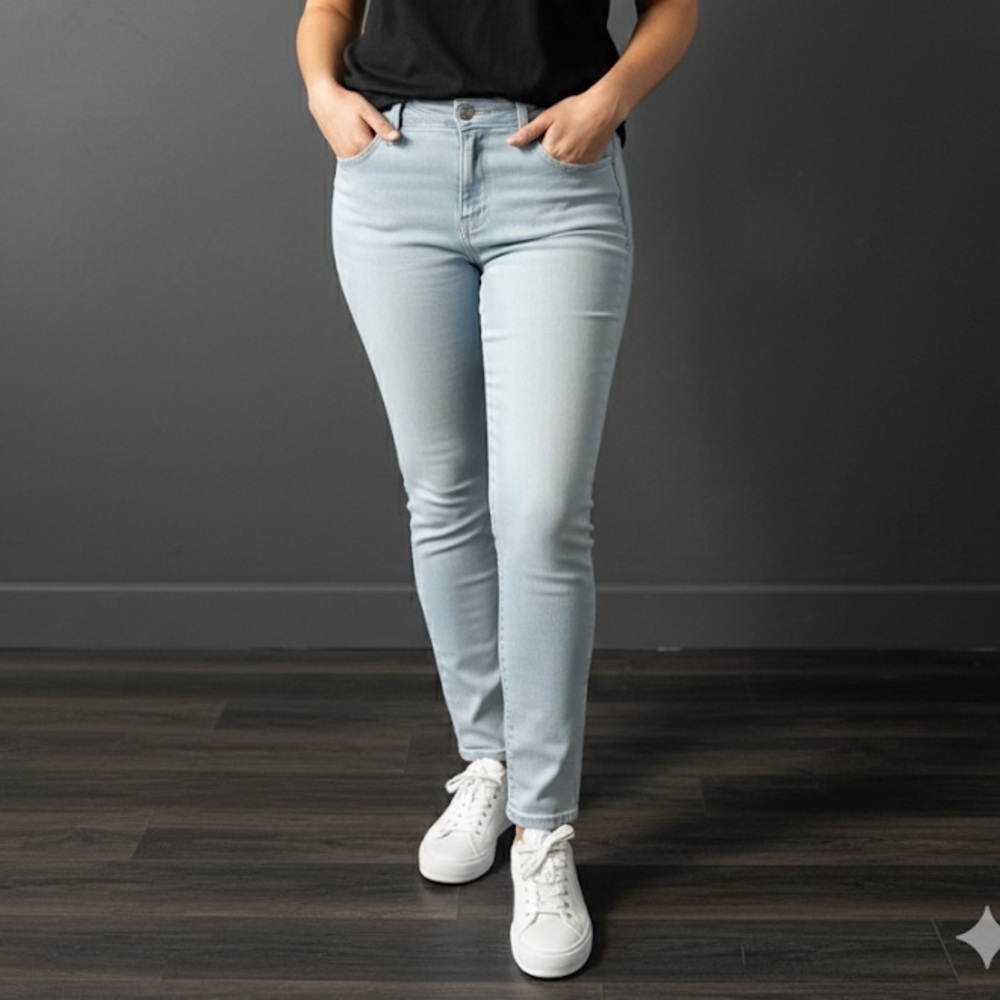 Levi's Women's Light Blue super Skinny Jeans 710 size w 31  L 30